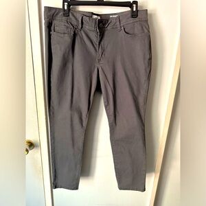 Women’s grey skinny pants